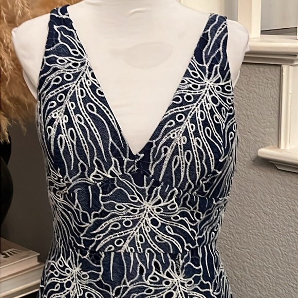 Antonio Melani Elegance Lace Blue White Midi Dress Size 6 - Picture 3 of 9
